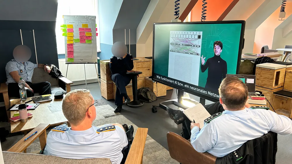 Marius Bleif explaining neural networks during a workshop