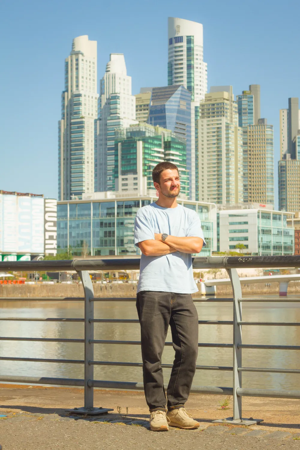 Marius Bleif in front of a city skyline